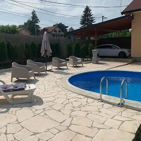 Mika's Poolhouse Holiday home *