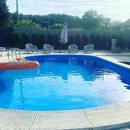 Mika's Poolhouse Holiday home *