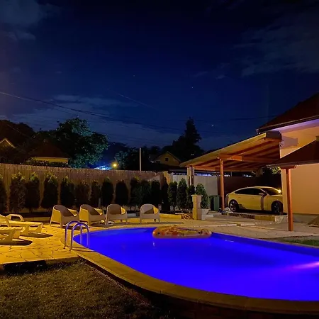 Ferienhaus Mika's Poolhouse