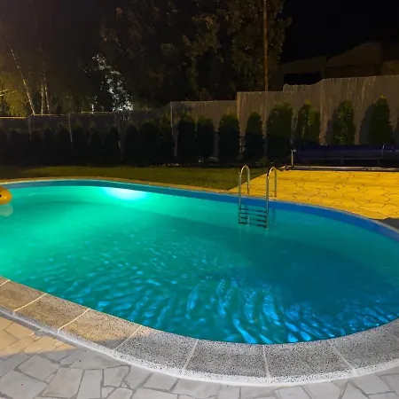 Mika's Poolhouse