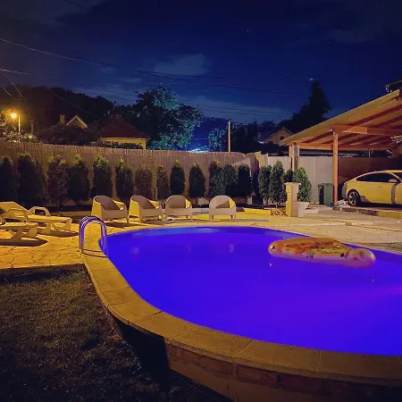 Ferienhaus Mika's Poolhouse Belgrad