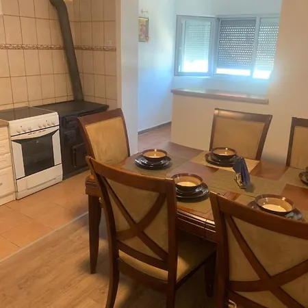 Ferienhaus Mika's Poolhouse Belgrad