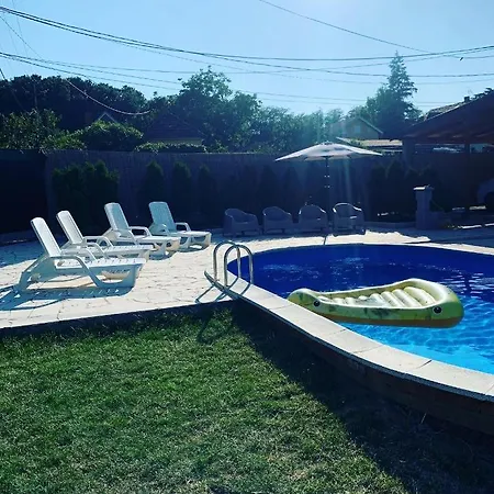 Ferienhaus Mika's Poolhouse *