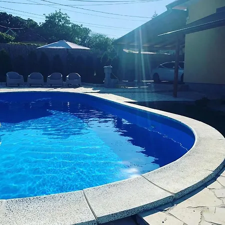 Mika's Poolhouse * Belgrade
