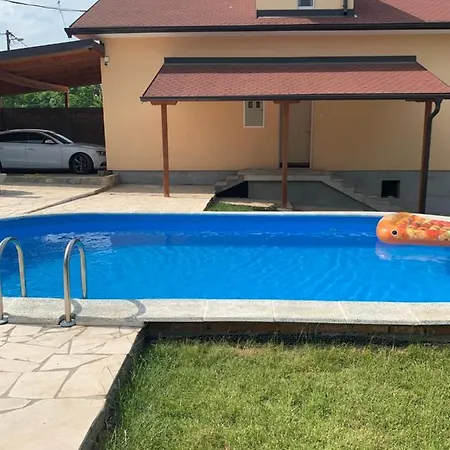 Mika's Poolhouse