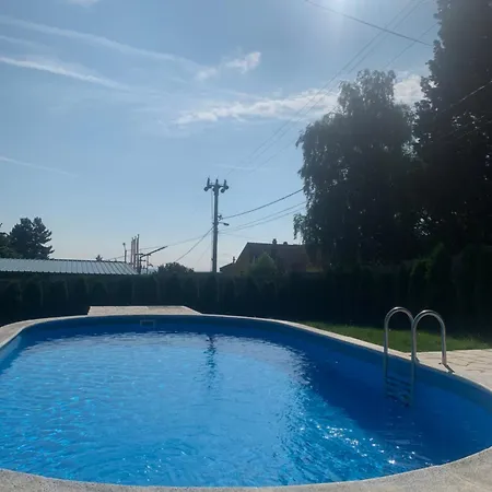 Mika's Poolhouse Holiday home