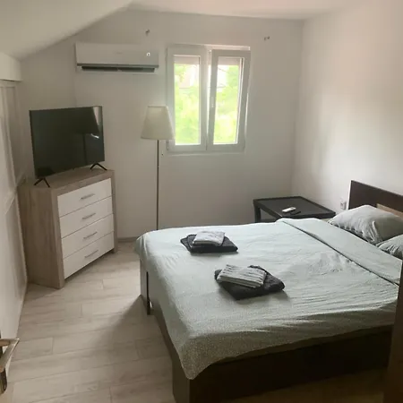 Mika's Poolhouse Ferienhaus *