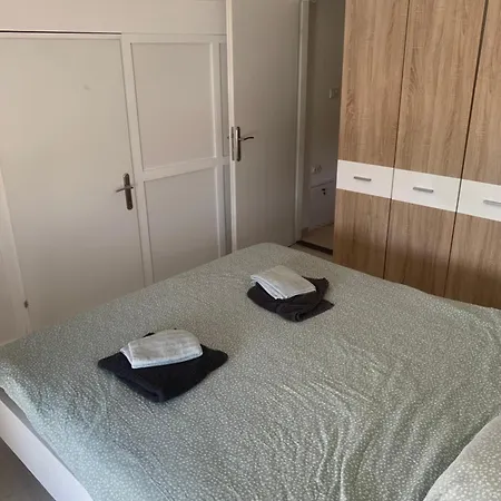 Mika's Poolhouse Belgrad